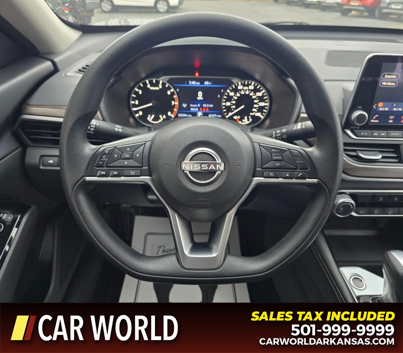 Nissan Altima Vehicle Full-screen Gallery Image 15