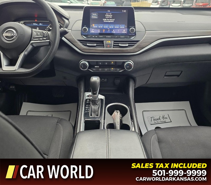 Nissan Altima Vehicle Full-screen Gallery Image 18