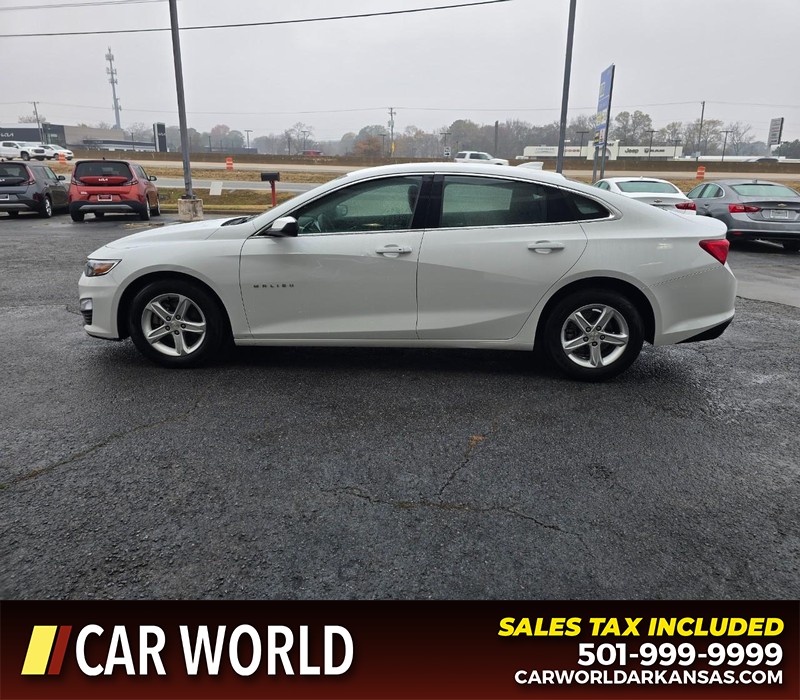 Chevrolet Malibu Vehicle Full-screen Gallery Image 4