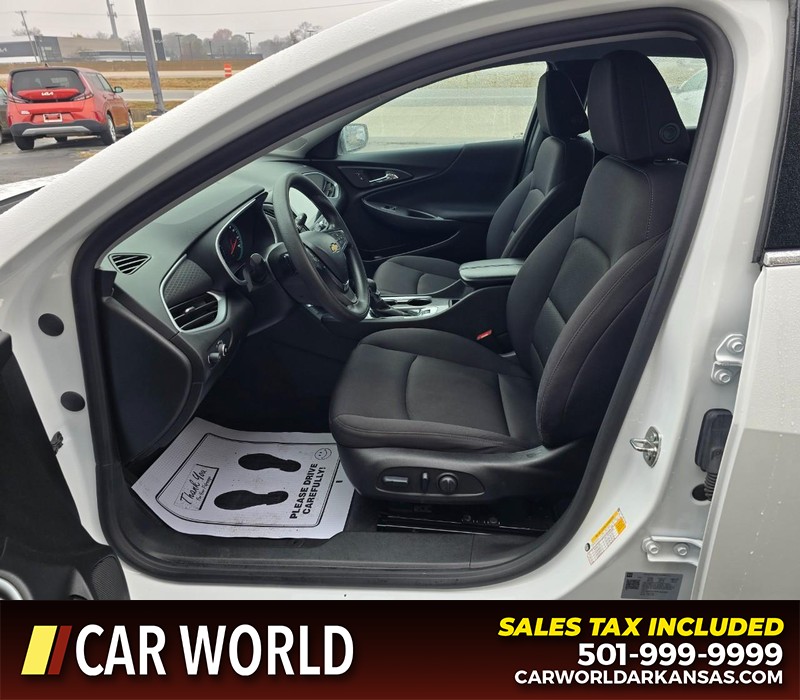 Chevrolet Malibu Vehicle Full-screen Gallery Image 8