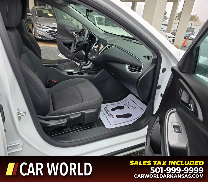 Chevrolet Malibu Vehicle Full-screen Gallery Image 11