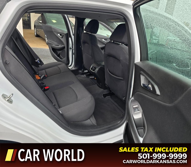 Chevrolet Malibu Vehicle Full-screen Gallery Image 12