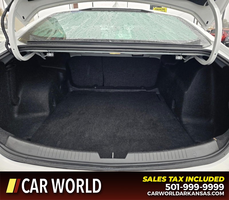 Chevrolet Malibu Vehicle Full-screen Gallery Image 13