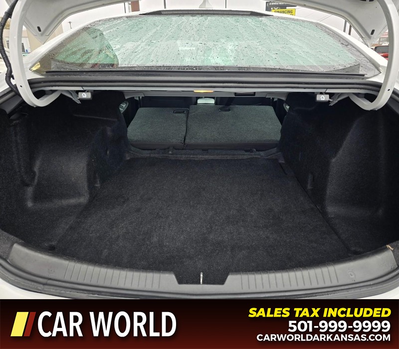 Chevrolet Malibu Vehicle Full-screen Gallery Image 14