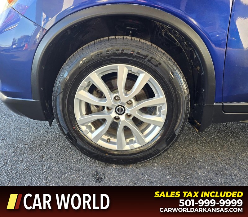 Nissan Rogue Vehicle Full-screen Gallery Image 6