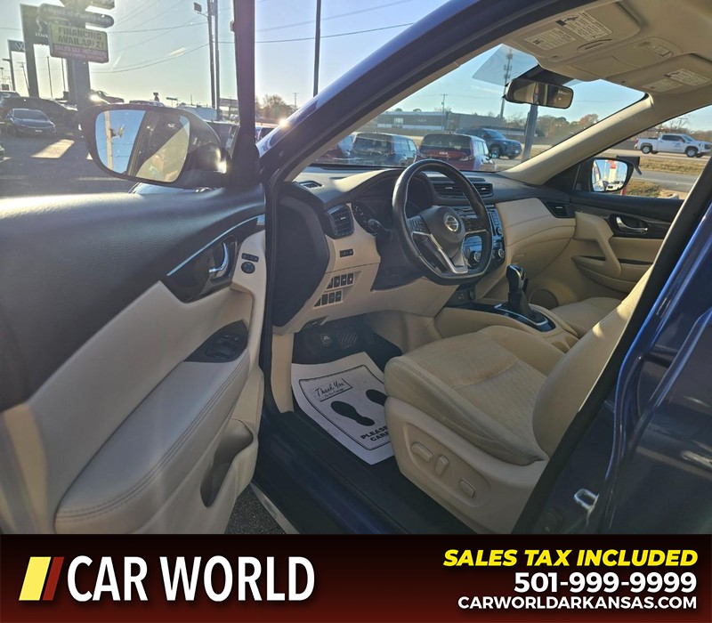 Nissan Rogue Vehicle Full-screen Gallery Image 7