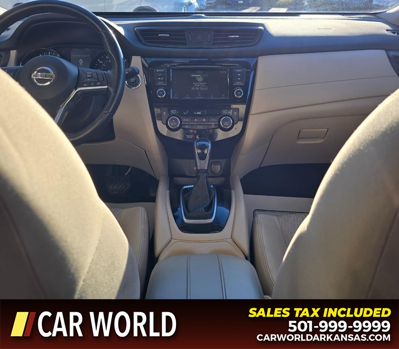 Nissan Rogue Vehicle Full-screen Gallery Image 18