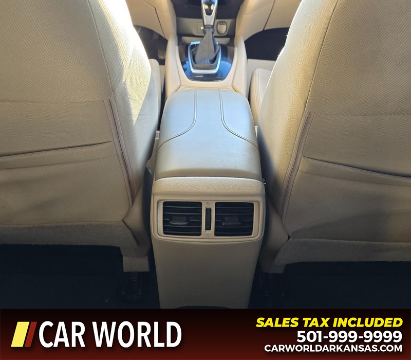 Nissan Rogue Vehicle Full-screen Gallery Image 19