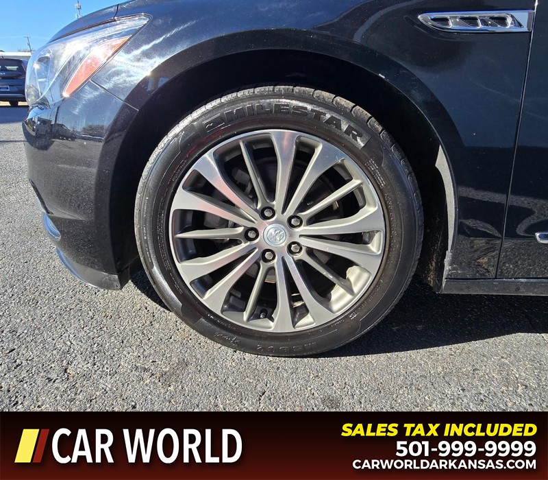 Buick LaCrosse Vehicle Full-screen Gallery Image 6