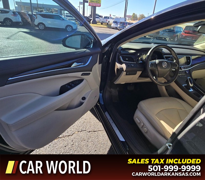 Buick LaCrosse Vehicle Full-screen Gallery Image 7