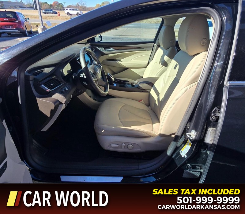 Buick LaCrosse Vehicle Full-screen Gallery Image 8