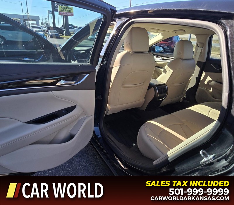 Buick LaCrosse Vehicle Full-screen Gallery Image 9