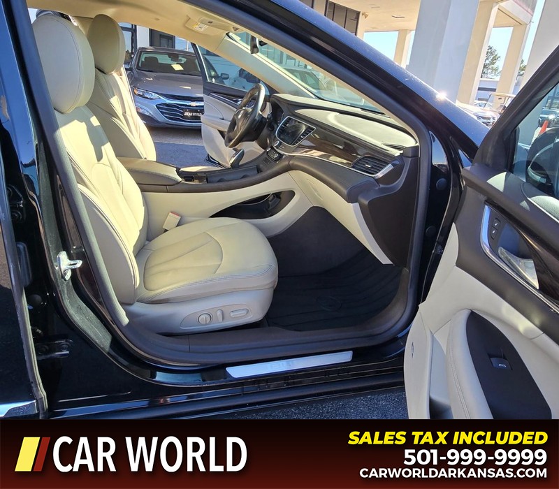Buick LaCrosse Vehicle Full-screen Gallery Image 11