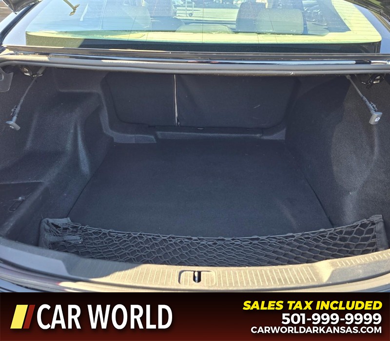 Buick LaCrosse Vehicle Full-screen Gallery Image 13