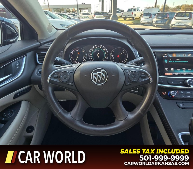 Buick LaCrosse Vehicle Full-screen Gallery Image 15