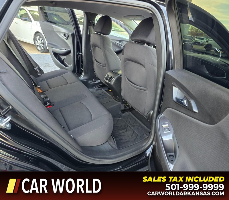 Chevrolet Malibu Vehicle Full-screen Gallery Image 12