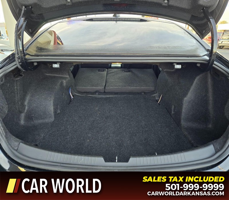 Chevrolet Malibu Vehicle Full-screen Gallery Image 14