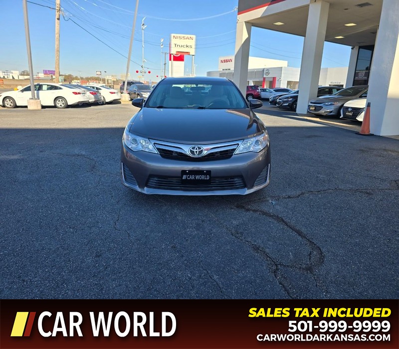 Toyota Camry Vehicle Full-screen Gallery Image 2