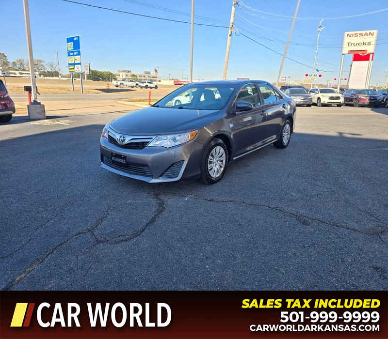 Toyota Camry Vehicle Full-screen Gallery Image 3