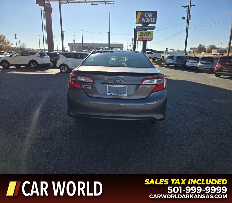 Toyota Camry Vehicle Full-screen Gallery Image 5