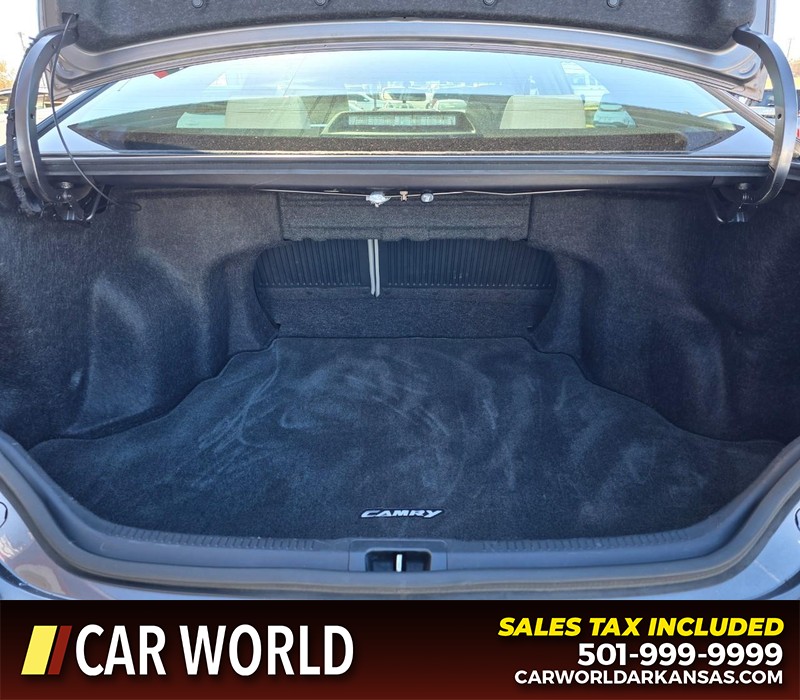 Toyota Camry Vehicle Full-screen Gallery Image 13