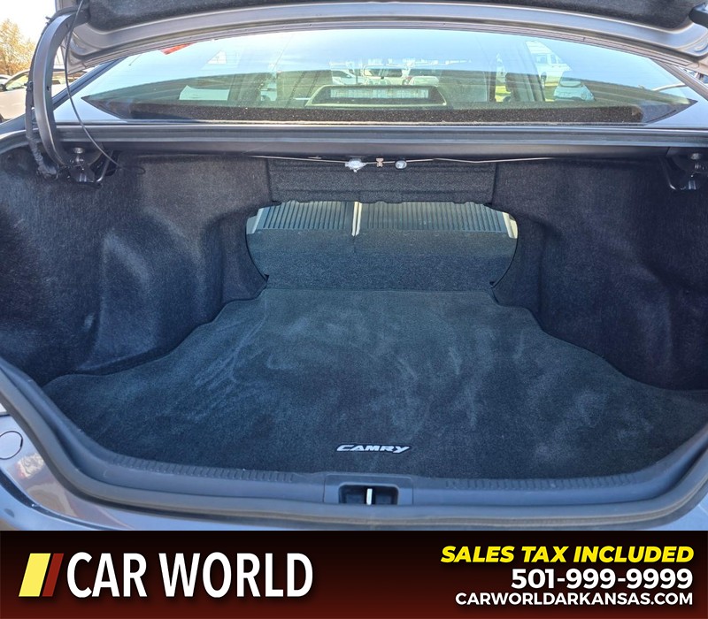 Toyota Camry Vehicle Full-screen Gallery Image 14