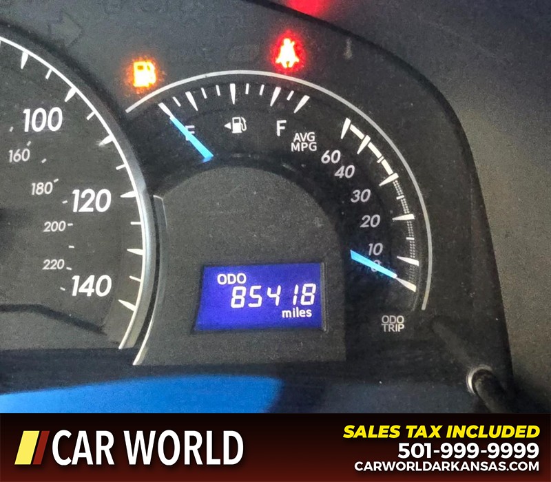 Toyota Camry Vehicle Full-screen Gallery Image 16