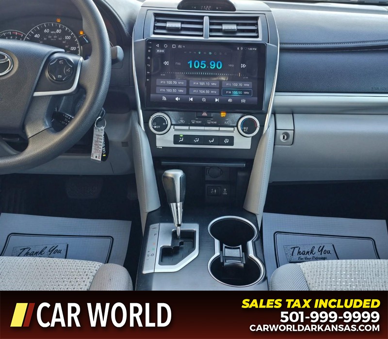 Toyota Camry Vehicle Full-screen Gallery Image 18