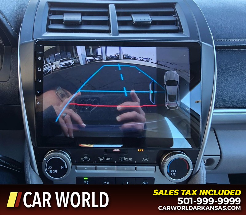 Toyota Camry Vehicle Full-screen Gallery Image 19