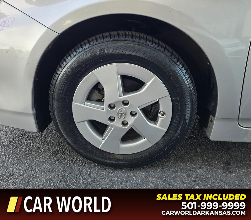 Toyota Prius Vehicle Full-screen Gallery Image 6