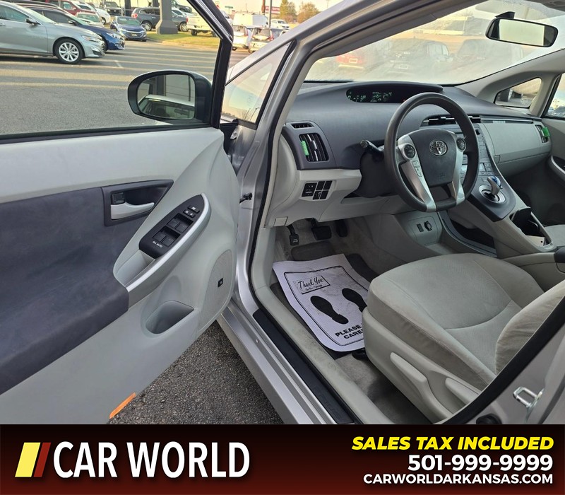 Toyota Prius Vehicle Full-screen Gallery Image 7