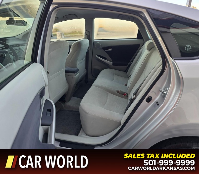 Toyota Prius Vehicle Full-screen Gallery Image 10