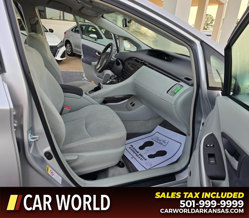 Toyota Prius Vehicle Full-screen Gallery Image 11