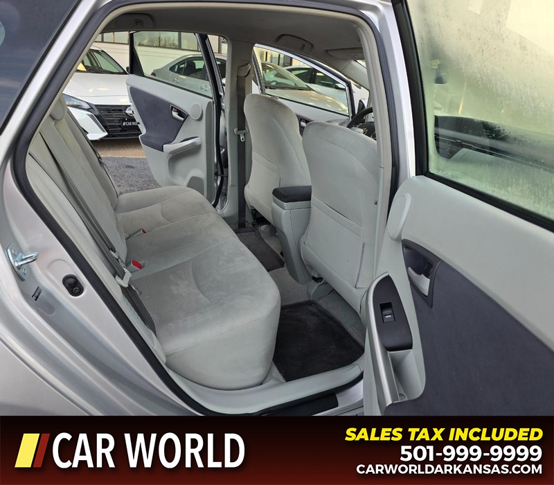 Toyota Prius Vehicle Full-screen Gallery Image 12