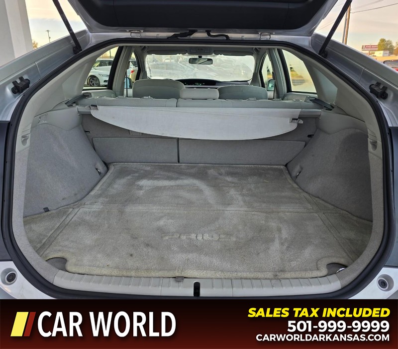 Toyota Prius Vehicle Full-screen Gallery Image 13