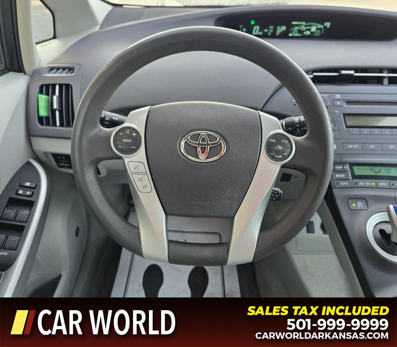 Toyota Prius Vehicle Full-screen Gallery Image 15