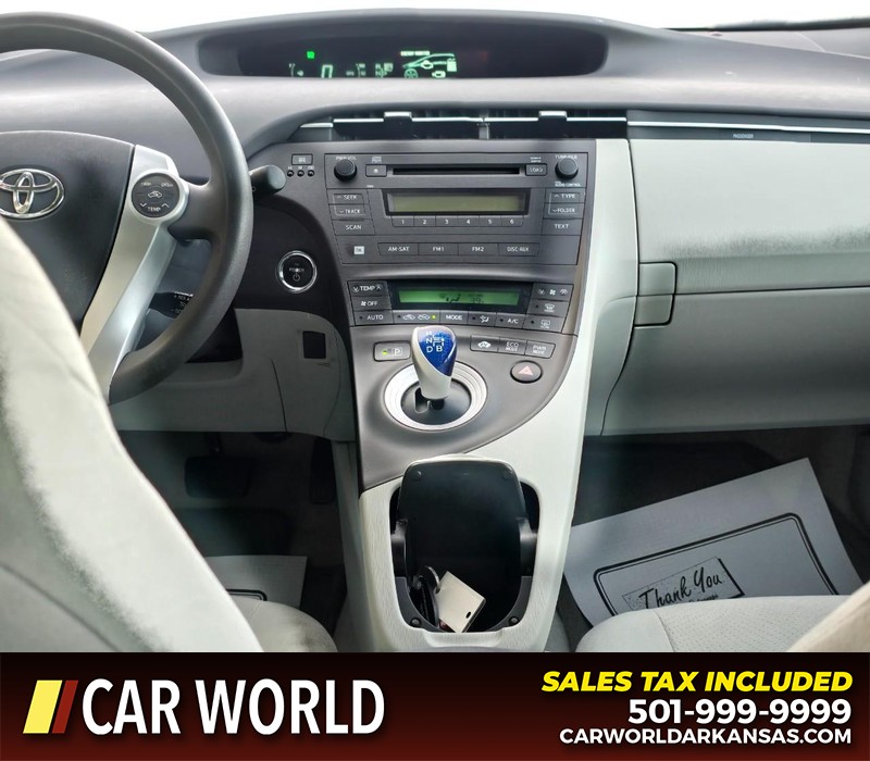 Toyota Prius Vehicle Full-screen Gallery Image 18