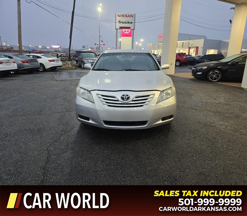 Toyota Camry Vehicle Full-screen Gallery Image 2