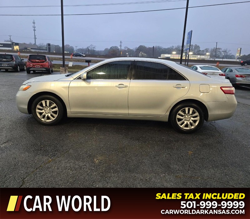 Toyota Camry Vehicle Full-screen Gallery Image 4