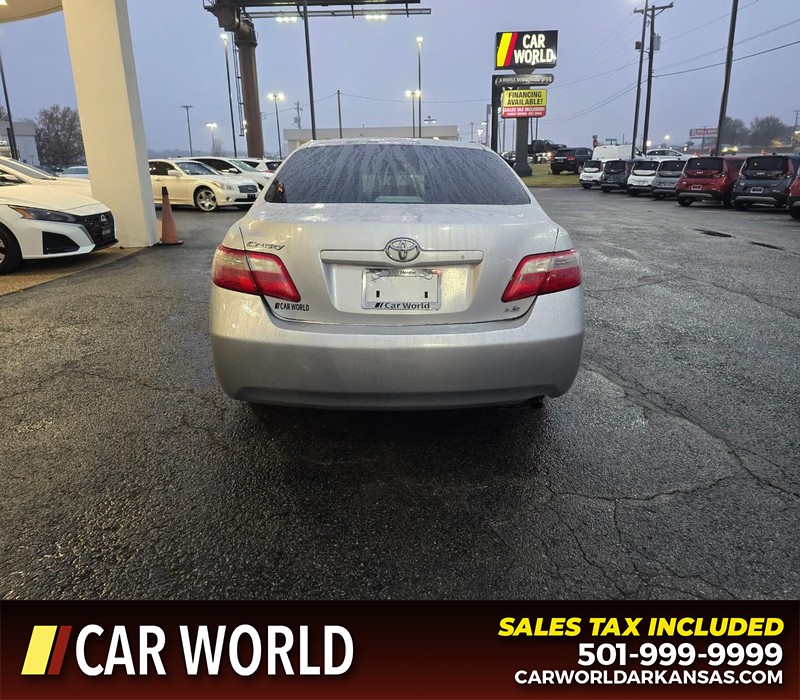 Toyota Camry Vehicle Full-screen Gallery Image 5