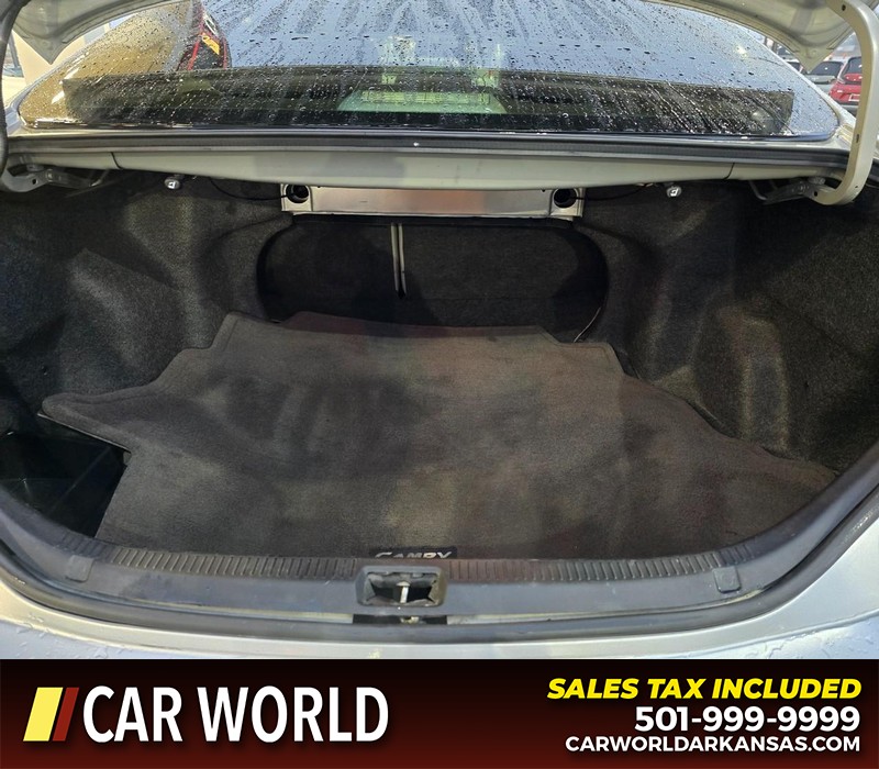 Toyota Camry Vehicle Full-screen Gallery Image 13