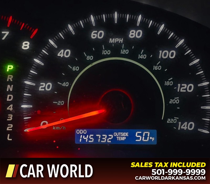 Toyota Camry Vehicle Full-screen Gallery Image 16