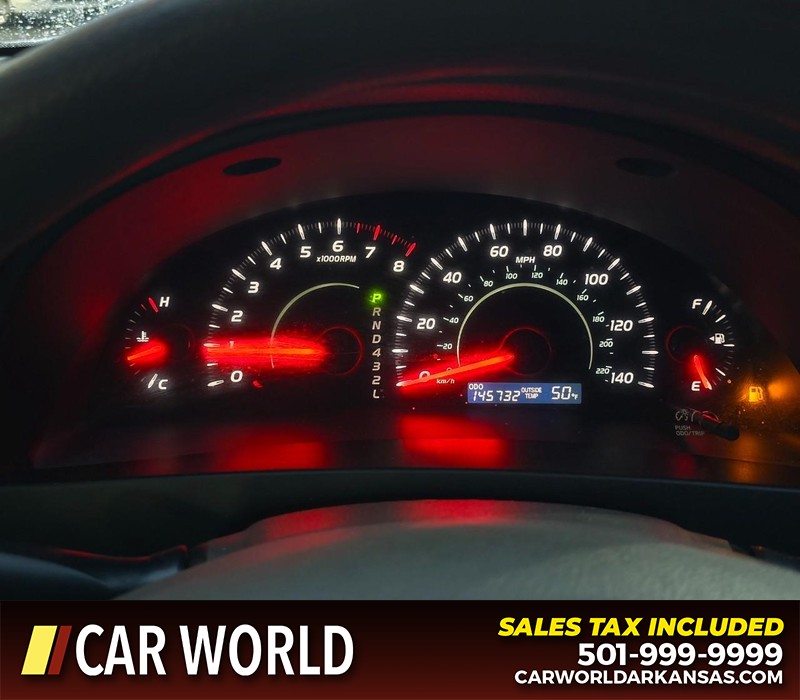 Toyota Camry Vehicle Full-screen Gallery Image 17