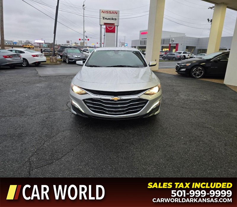 Chevrolet Malibu Vehicle Full-screen Gallery Image 2