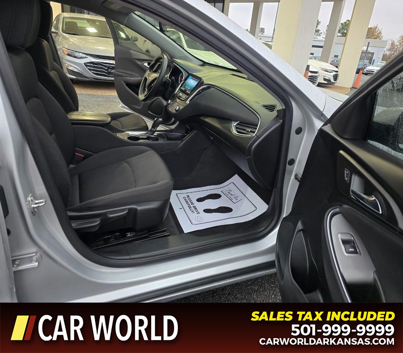 Chevrolet Malibu Vehicle Full-screen Gallery Image 11