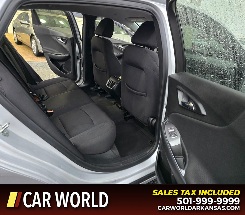 Chevrolet Malibu Vehicle Full-screen Gallery Image 12