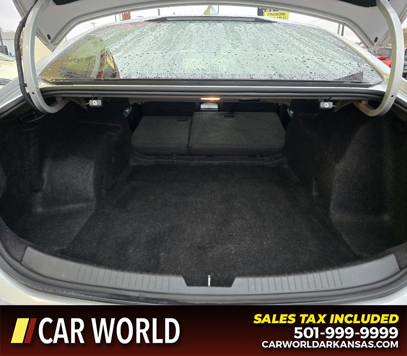 Chevrolet Malibu Vehicle Full-screen Gallery Image 14