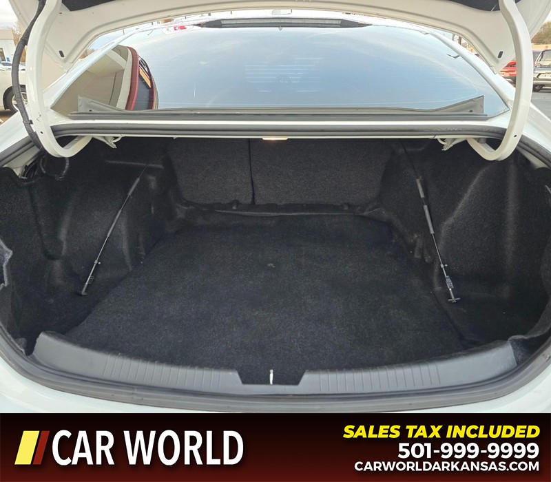 Chevrolet Malibu Vehicle Full-screen Gallery Image 13