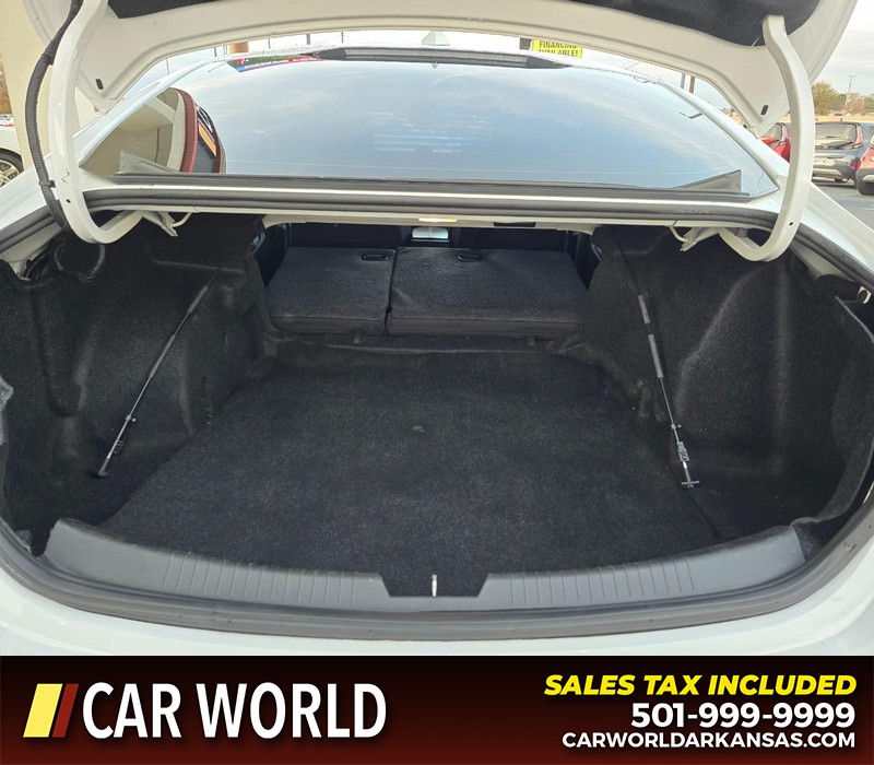 Chevrolet Malibu Vehicle Full-screen Gallery Image 14