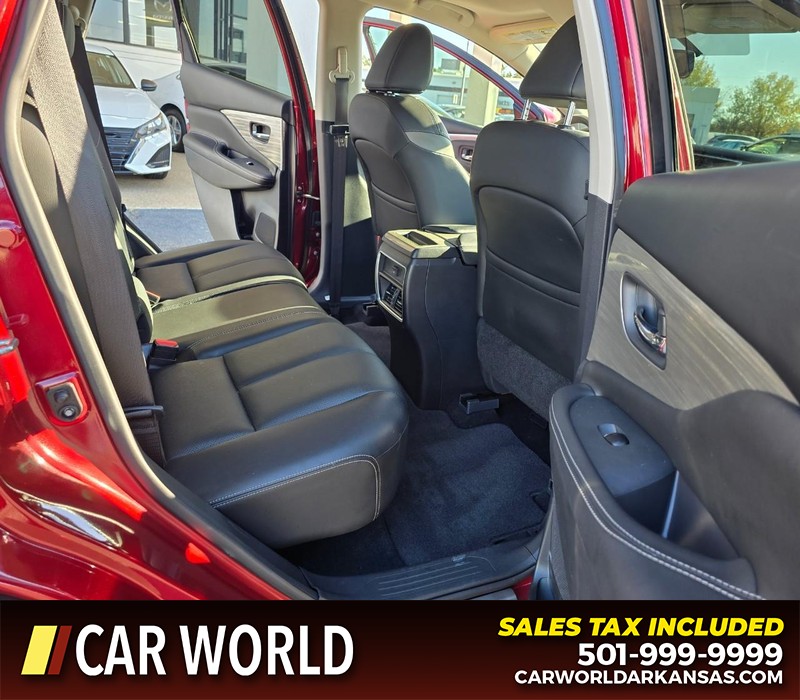 Nissan Murano Vehicle Full-screen Gallery Image 12